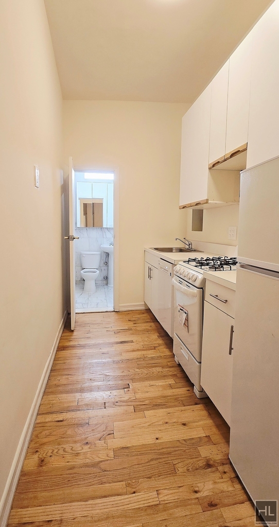 East 84 Street - Photo 3