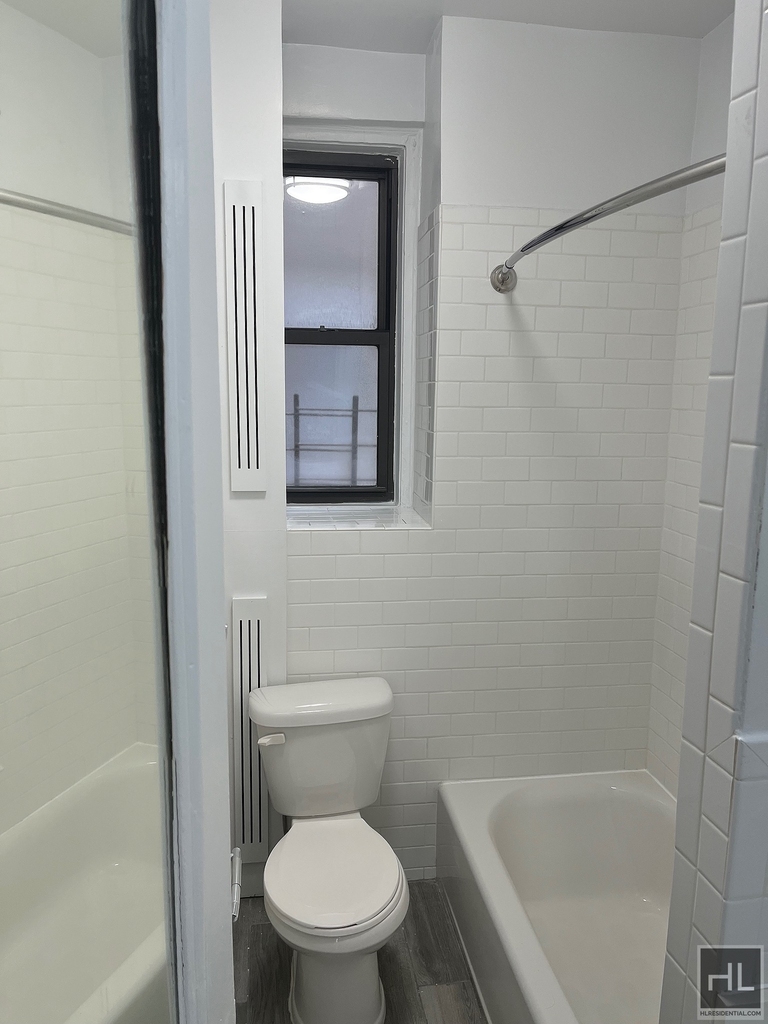 East 46 Street - Photo 4