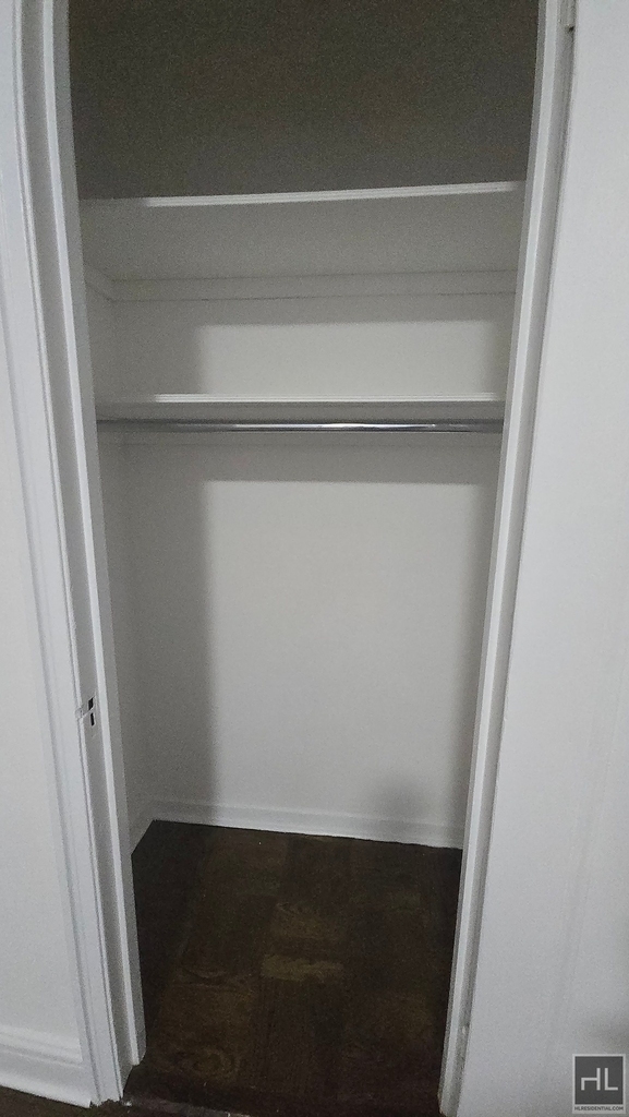 East 46 Street - Photo 8