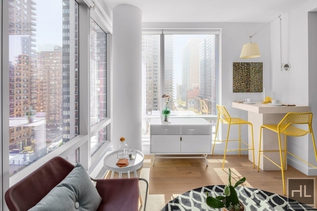 East 39th Street - Photo 0