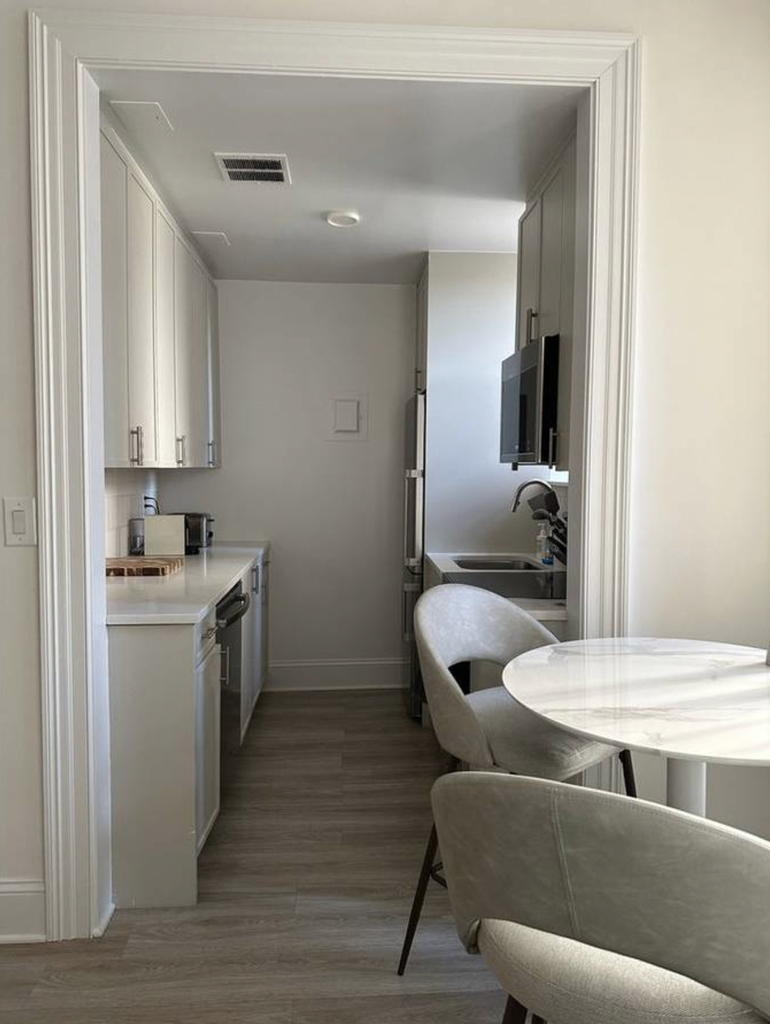 West 34th Street - Photo 1