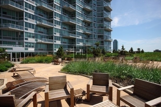Center Boulevard - Photo 11