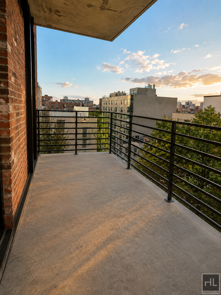 Montrose Avenue - Photo 3