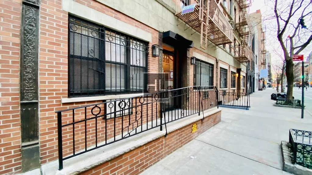 East 13 Street - Photo 3