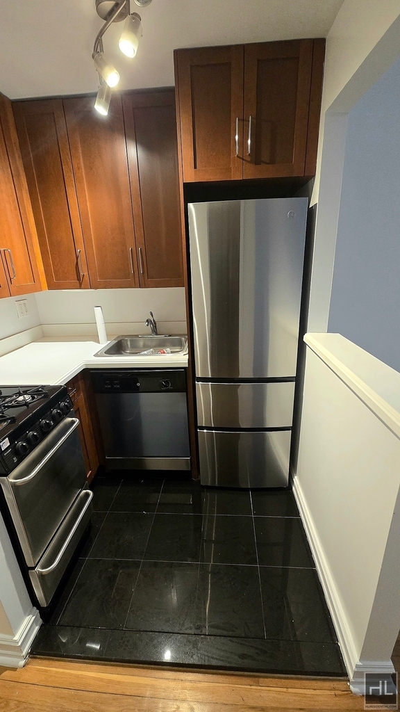East 74 Street - Photo 2