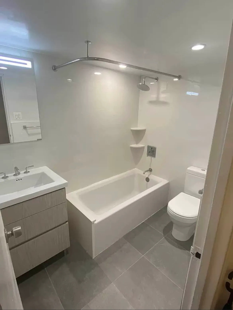 425 East 80th Street - Photo 2