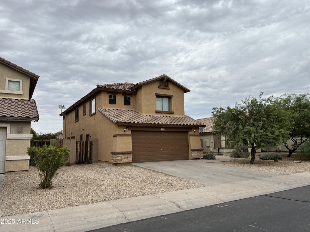 25550 W Pioneer Street - Photo 0