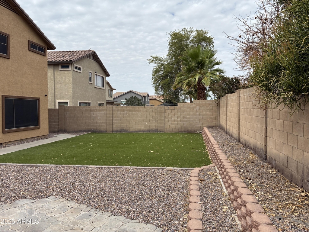 25550 W Pioneer Street - Photo 36