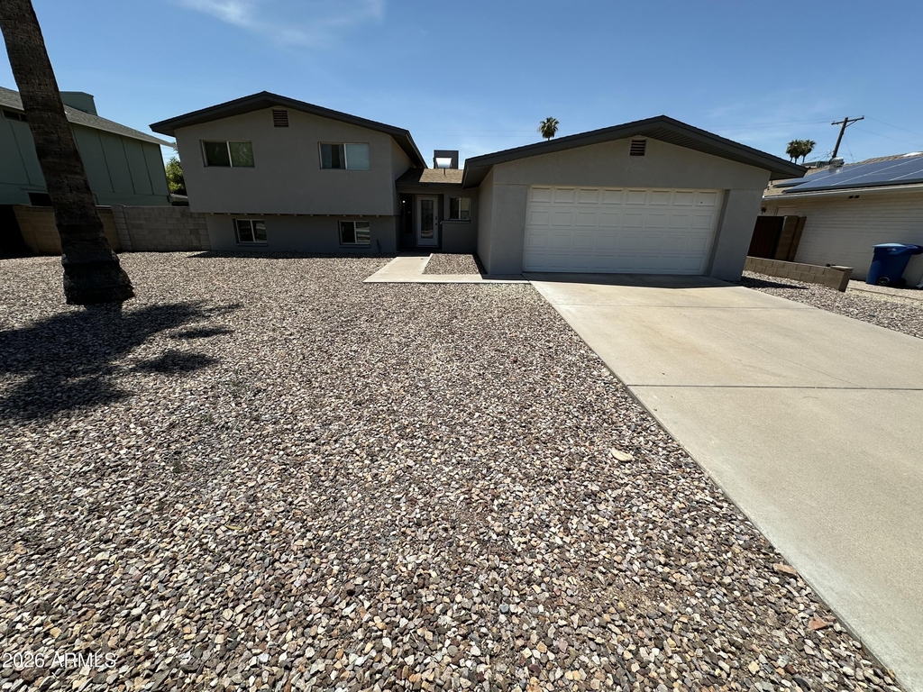 943 E Manhatton Drive - Photo 0