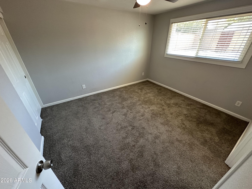 943 E Manhatton Drive - Photo 7