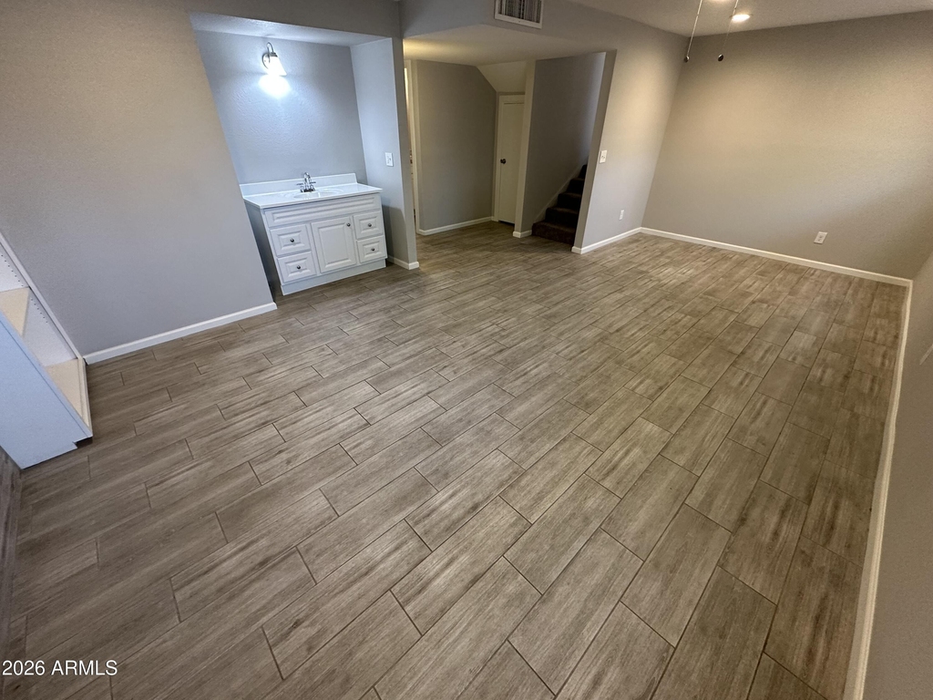 943 E Manhatton Drive - Photo 8