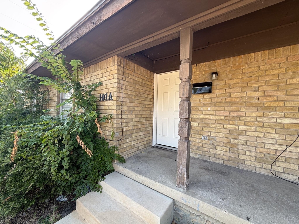 101 W Latimer Street - Photo 2