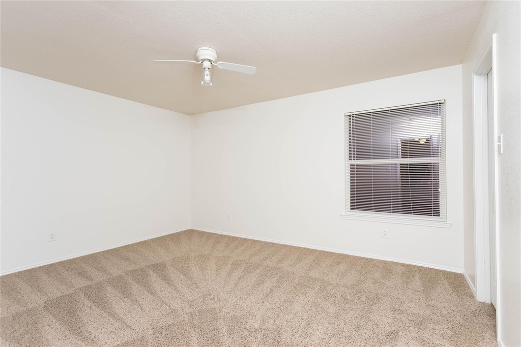 1305 Auburn Drive - Photo 2