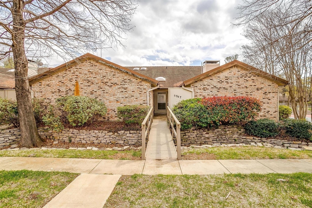 5947 Chimney Wood Circle - Photo 1