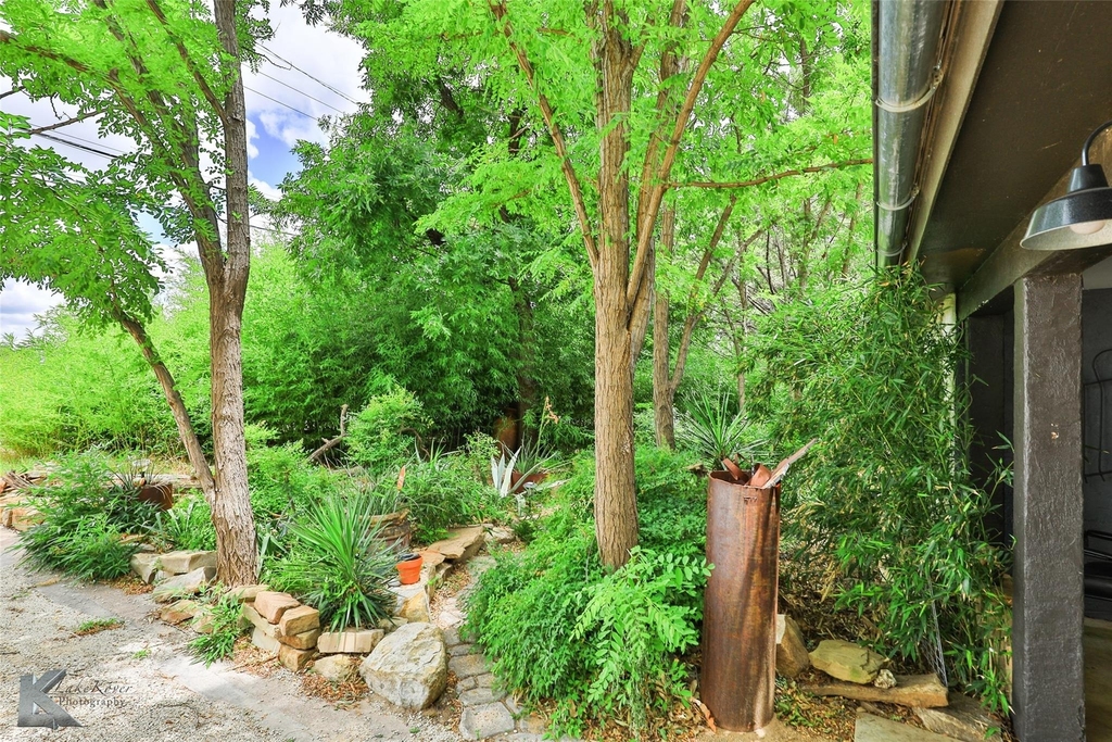 609 Sunset Drive - Photo 1