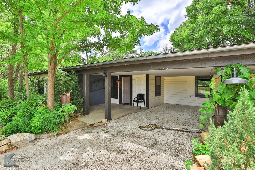 609 Sunset Drive - Photo 0