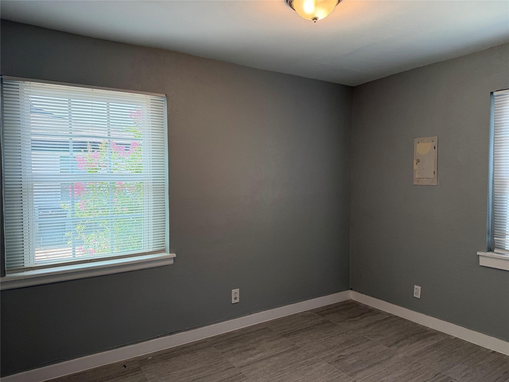 2502 Normont Circle - Photo 10