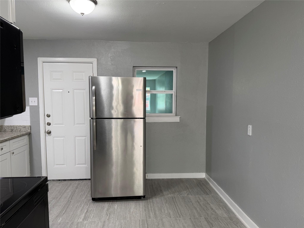 2502 Normont Circle - Photo 4