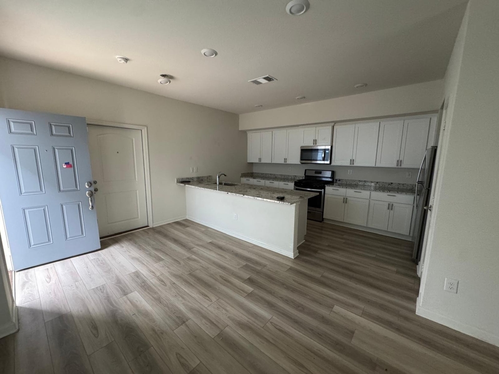 315 Marsh Lane - Photo 5