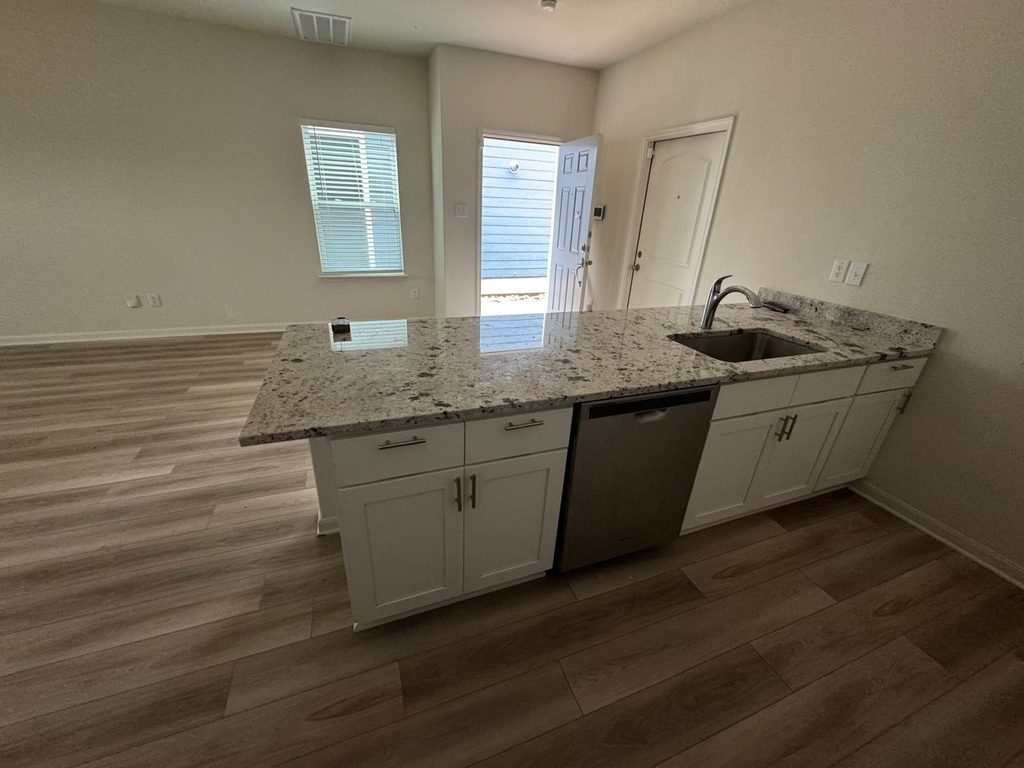 315 Marsh Lane - Photo 2