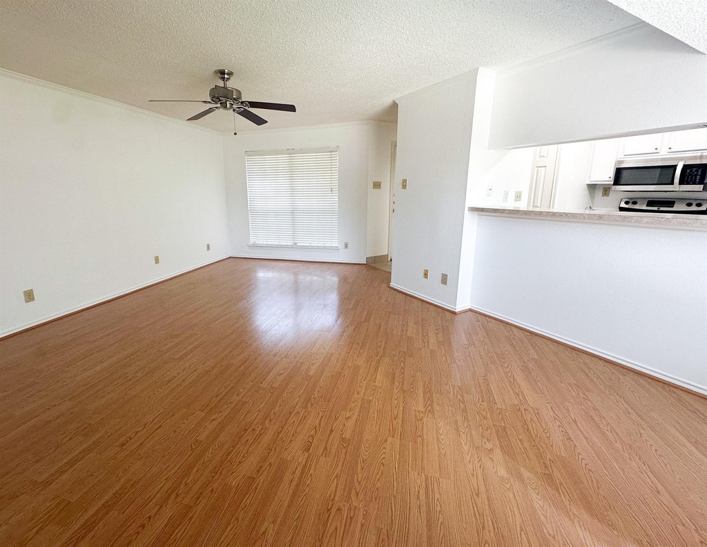 16301 Ledgemont Lane - Photo 3