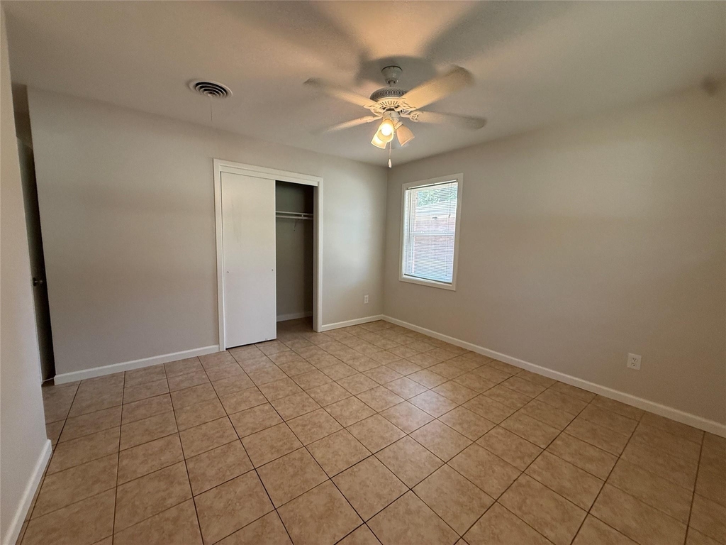 1915 Fairfax Drive - Photo 16