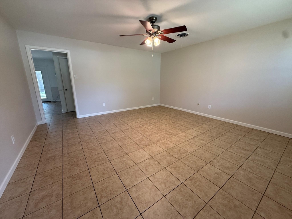 1915 Fairfax Drive - Photo 2