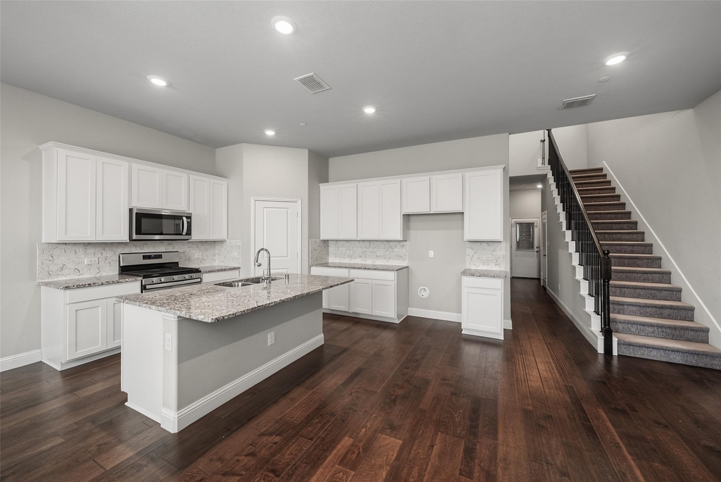 7513 Sunset Boulevard - Photo 2