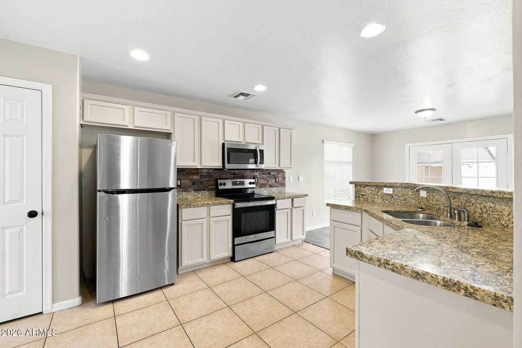 10417 W Magnolia Street - Photo 3