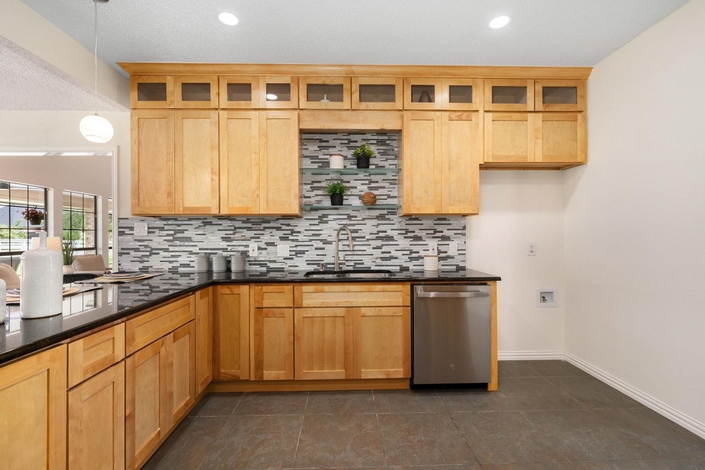 915 W Pleasant Run Road - Photo 15