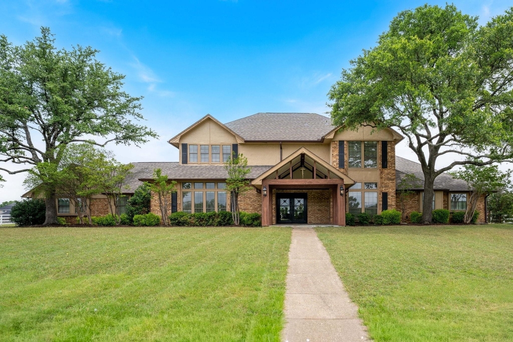 915 W Pleasant Run Road - Photo 2