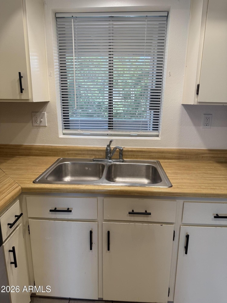 10828 N Biltmore Drive - Photo 7