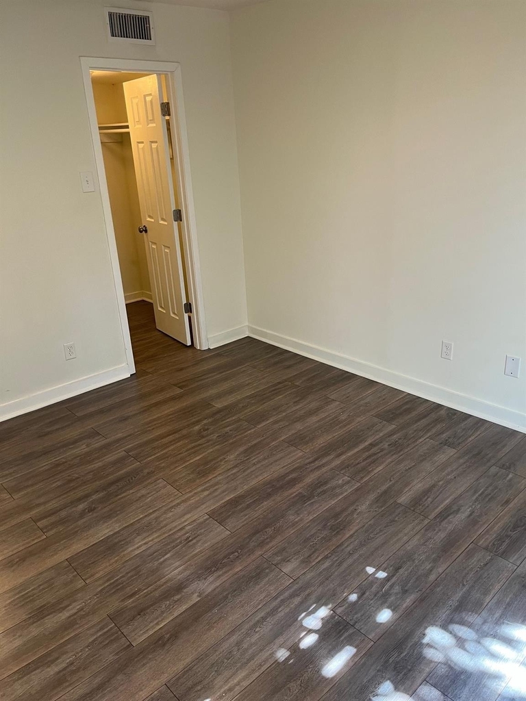 2902 Douglas Avenue - Photo 6