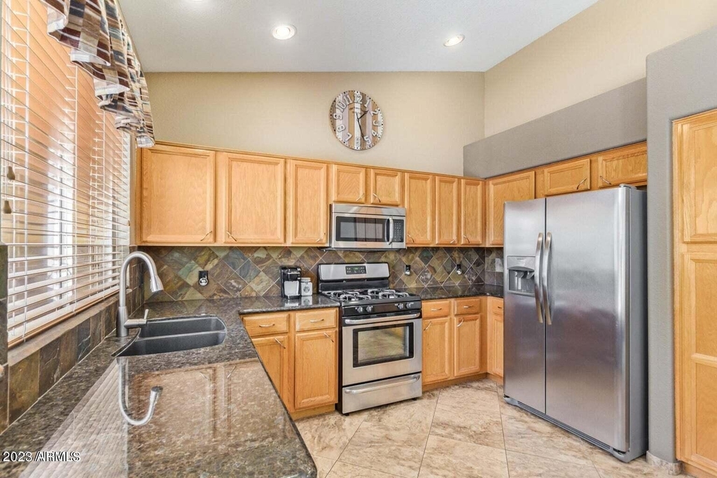 2683 W Ivanhoe Street - Photo 1