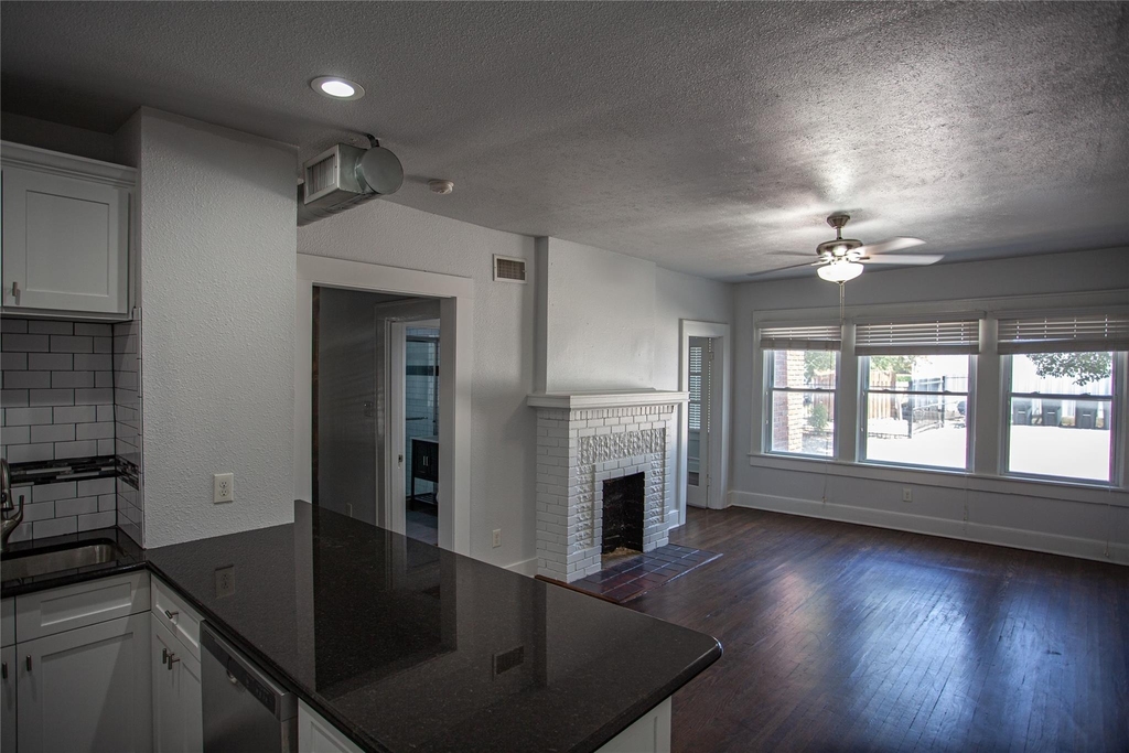 5328 Rowena Street - Photo 4