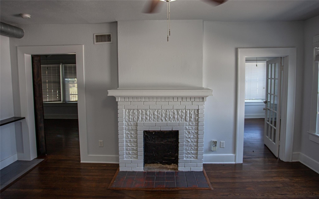 5328 Rowena Street - Photo 3