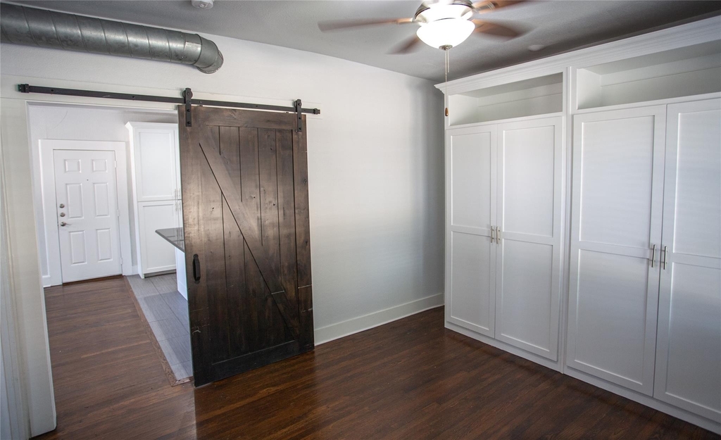 5328 Rowena Street - Photo 9