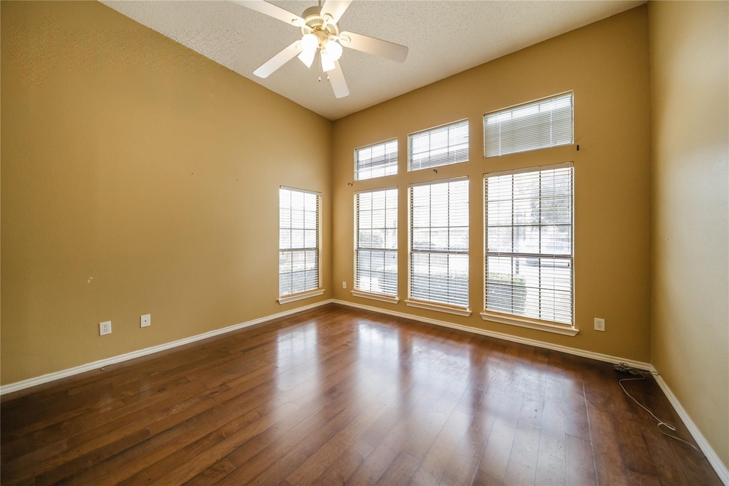3325 Devonshire Drive - Photo 4