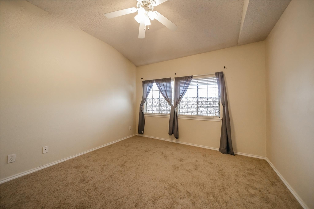 3325 Devonshire Drive - Photo 18