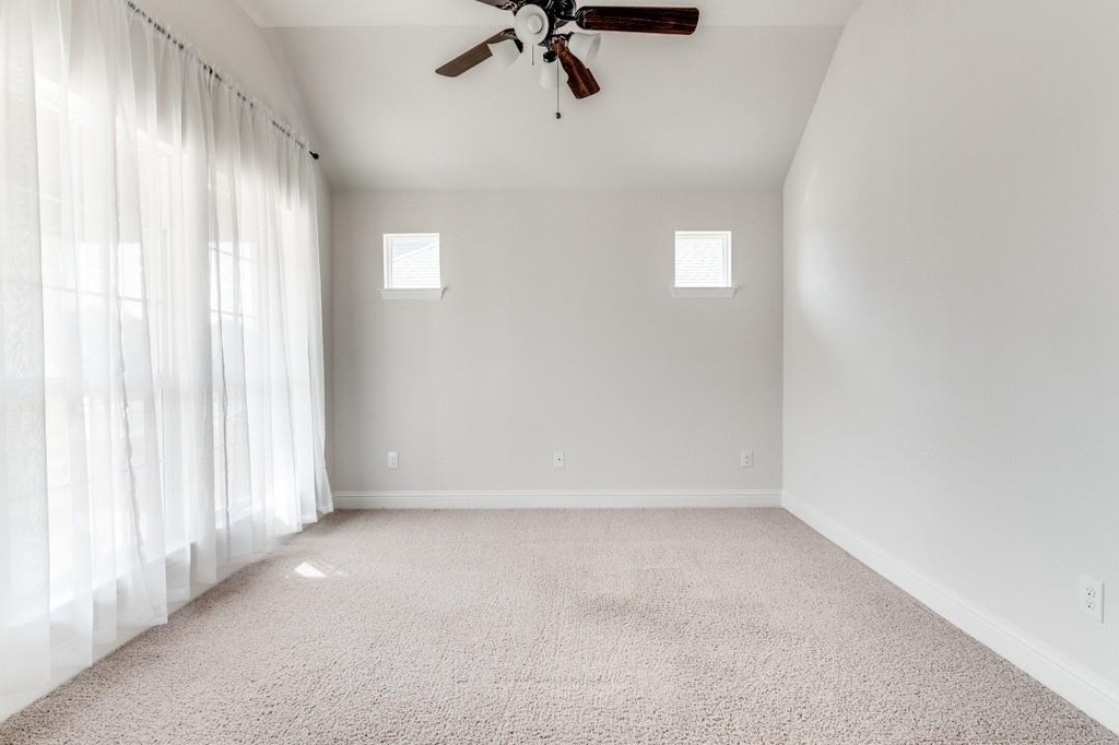 7521 Rothbury Drive - Photo 10