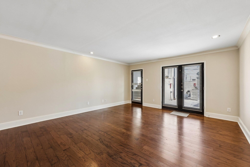 7730 Meadow Road - Photo 22