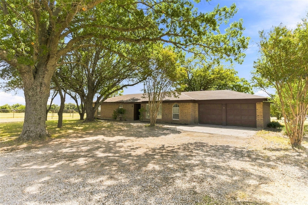532 S Fm 1187 - Photo 0