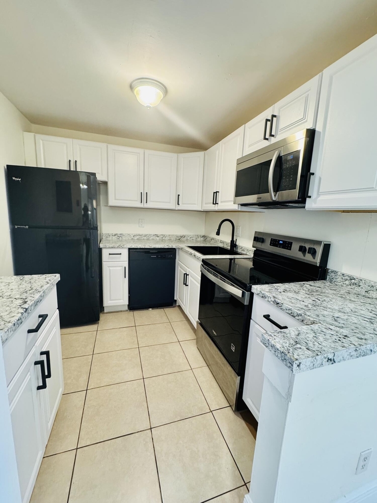 480 Nw 20th Street - Photo 12