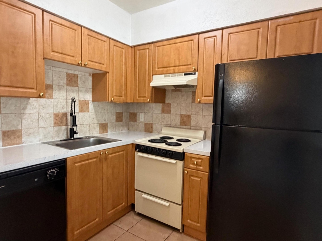 2607 Ne 8th Avenue - Photo 2