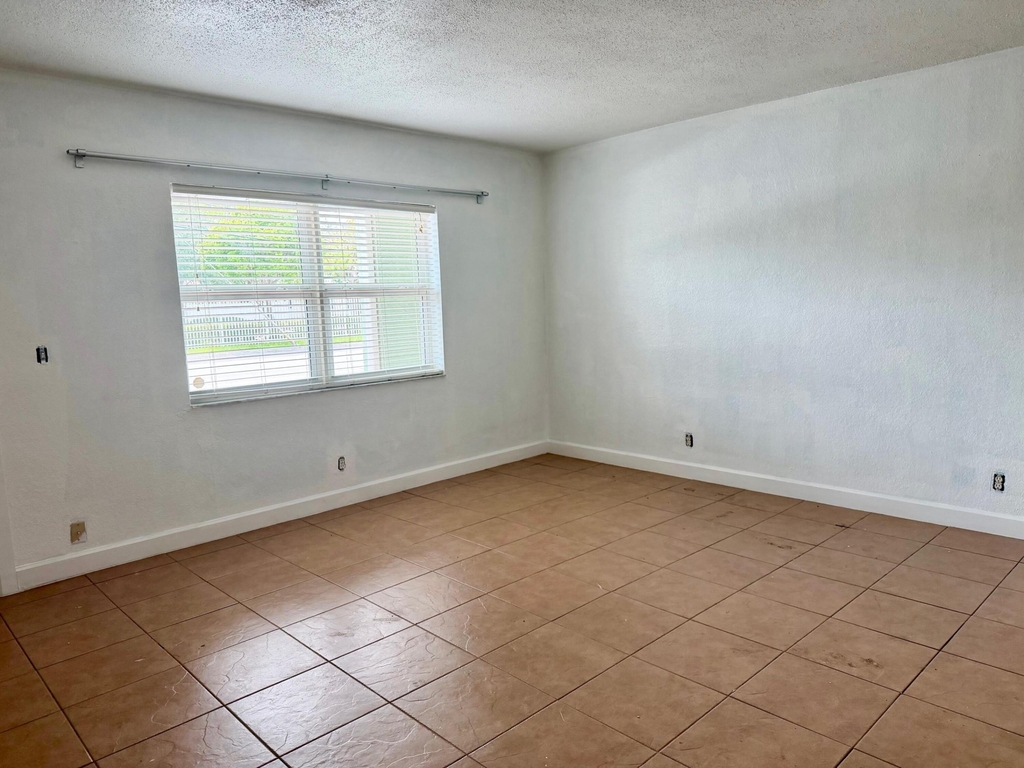 2607 Ne 8th Avenue - Photo 8