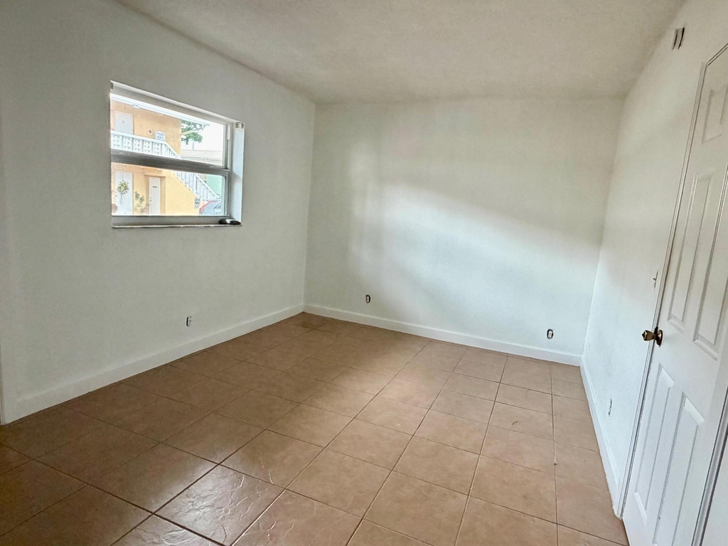 2607 Ne 8th Avenue - Photo 13