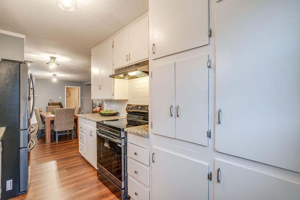 5248 Greene Avenue - Photo 14