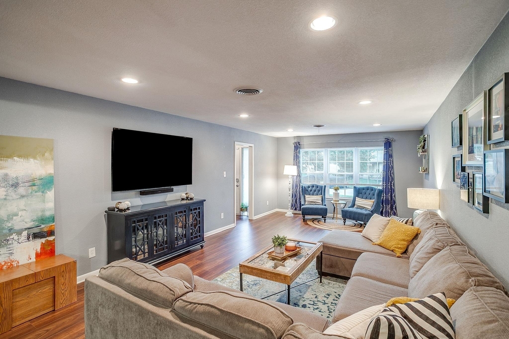 5248 Greene Avenue - Photo 4