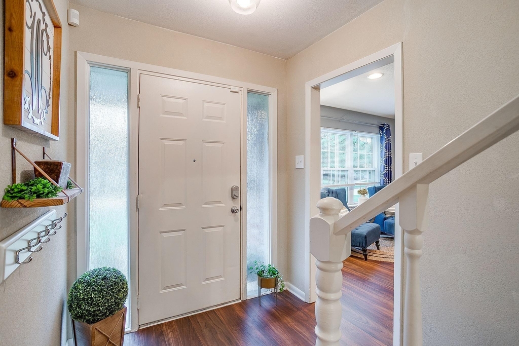 5248 Greene Avenue - Photo 2