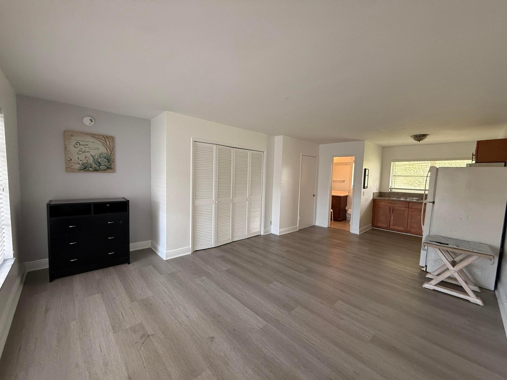 3226 Ne 12th Street - Photo 2
